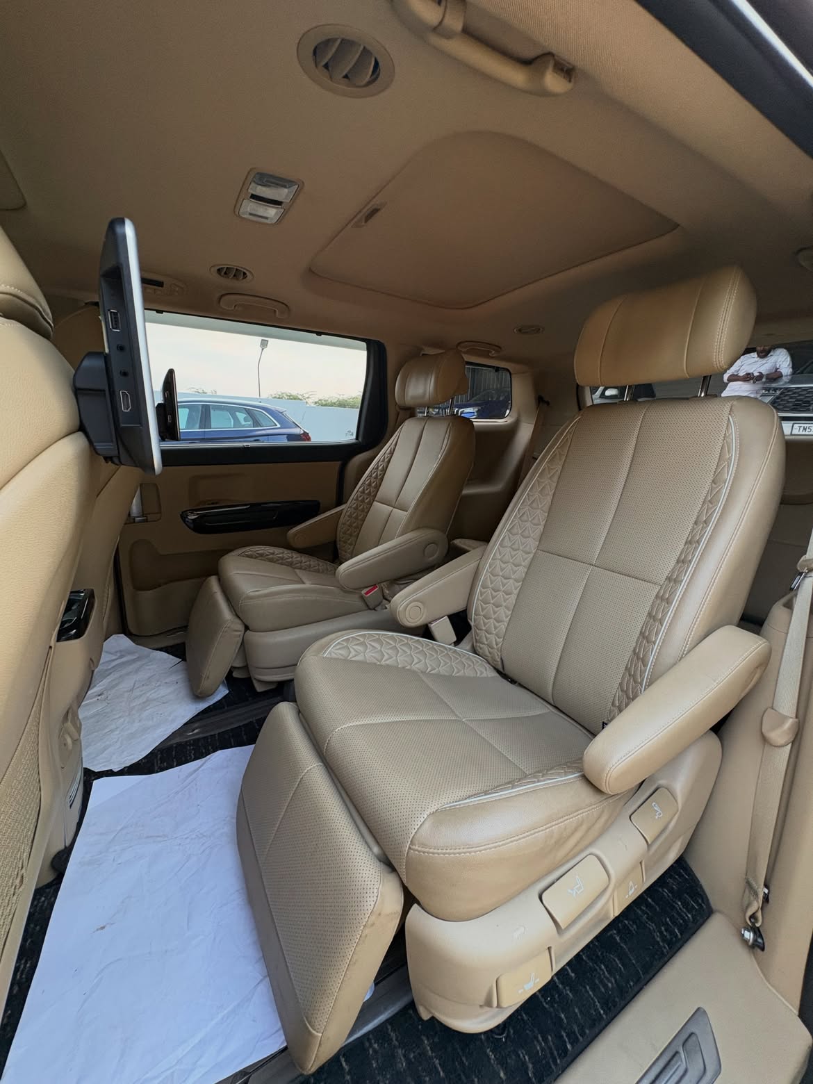 Used 2022 Kia Carnival Limousine Plus for sale — photo 5 | UpcurvHub