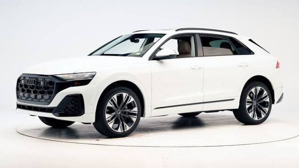 Audi Q8 photo 2