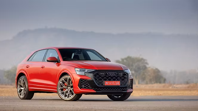 Audi RS Q8 photo 2