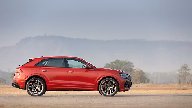 Audi RS Q8 photo 3