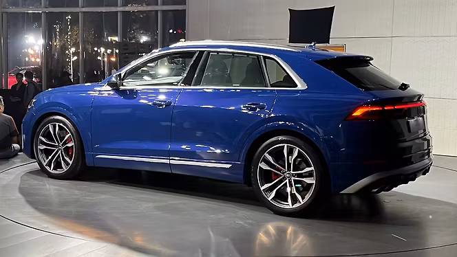 Audi SQ8 photo 2