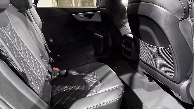 Audi SQ8 photo 6