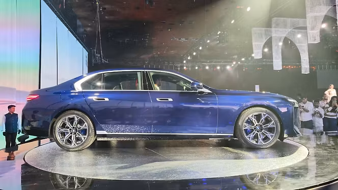 BMW 7 Series photo 3