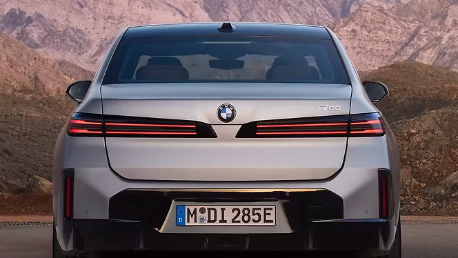 BMW i7 photo 3