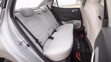 Hyundai Aura photo 6
