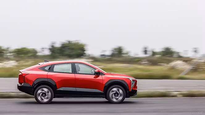 Mahindra XEV 9e photo 3