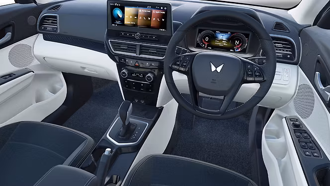 Mahindra XUV 3XO photo 7