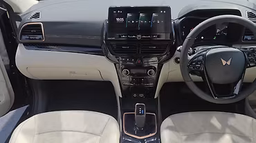 Mahindra XUV 3XO EV photo 3