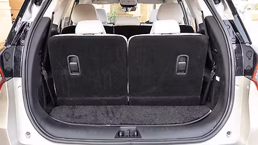 Mahindra XUV 7XO photo 8