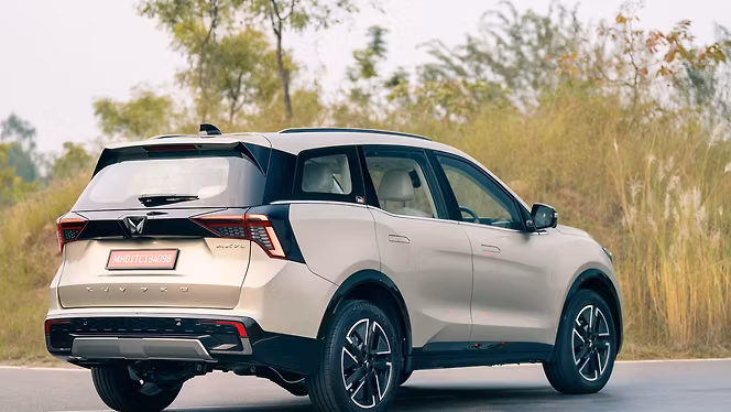 Mahindra XUV 7XO photo 4