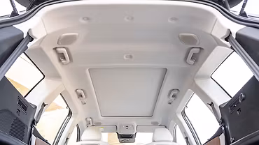 Mahindra XUV 7XO photo 7