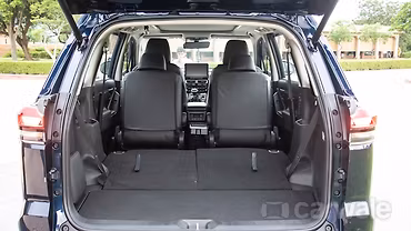 Maruti Suzuki Invicto photo 8
