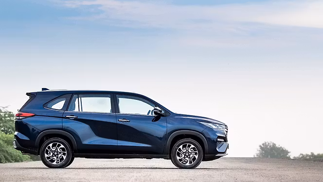 Maruti Suzuki Invicto photo 3