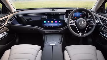 Mercedes-Benz E-Class Sedan photo 4