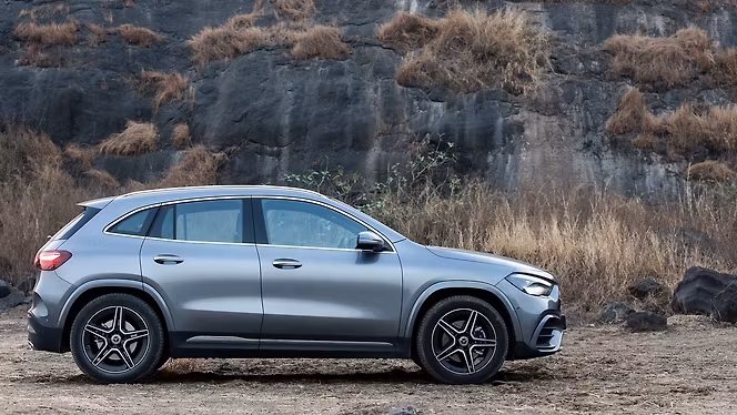 Mercedes-Benz GLA photo 2