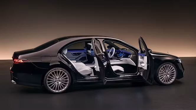 Mercedes-Benz S-Class photo 2