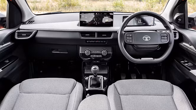 Tata Tiago photo 5