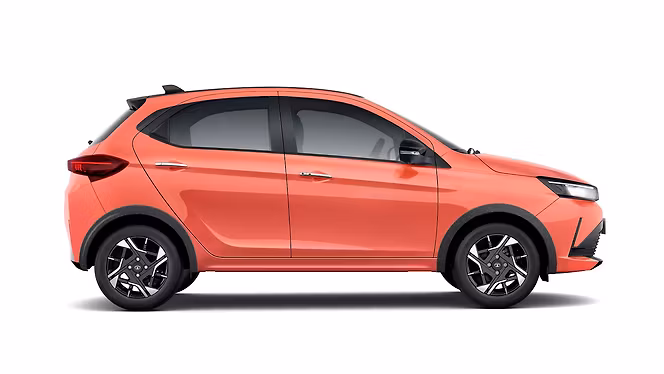 Tata Tiago photo 2