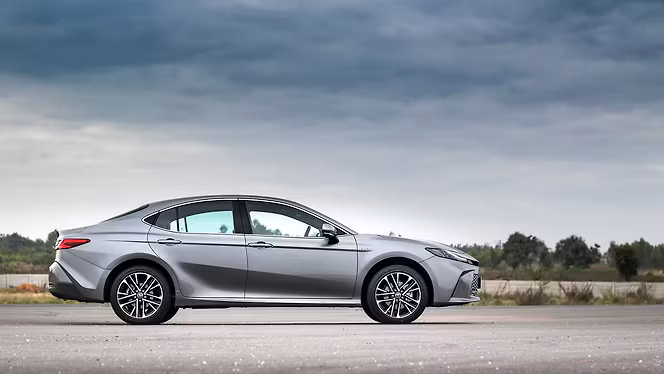 Toyota Camry photo 3