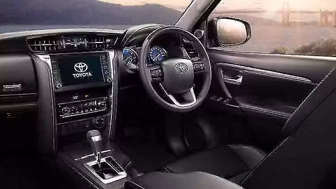 Toyota Fortuner photo 7