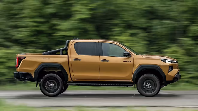 Toyota Hilux photo 2