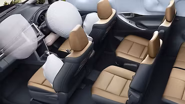 Toyota Innova Crysta photo 6