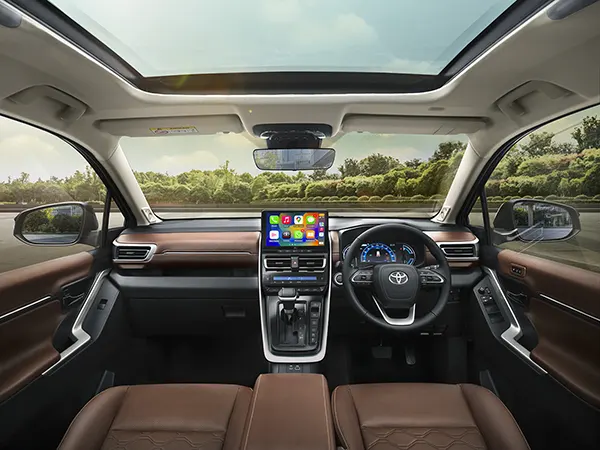 Toyota Innova HyCross photo 2