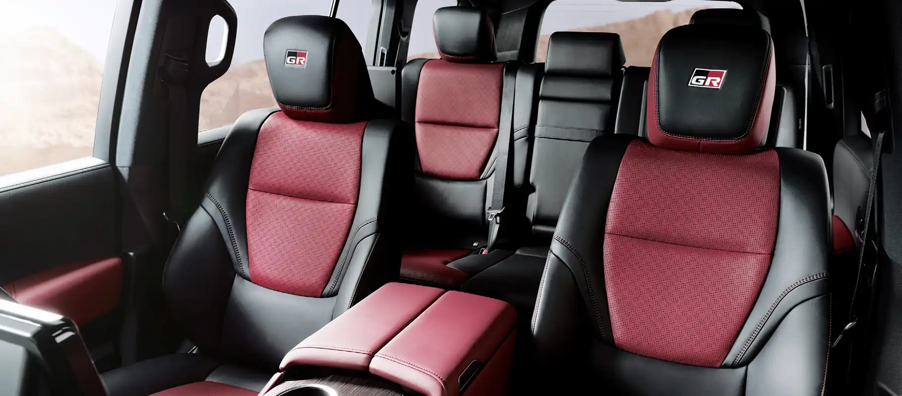 Toyota Land Cruiser 300 photo 4