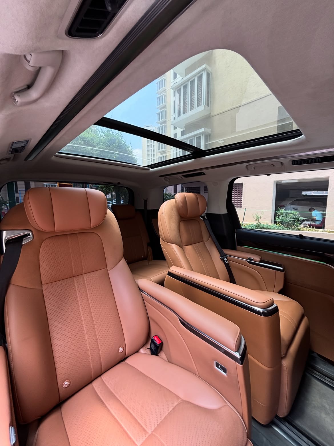Used 2025 MG M9 M9 Presidential Limo for sale — photo 2 | UpcurvHub