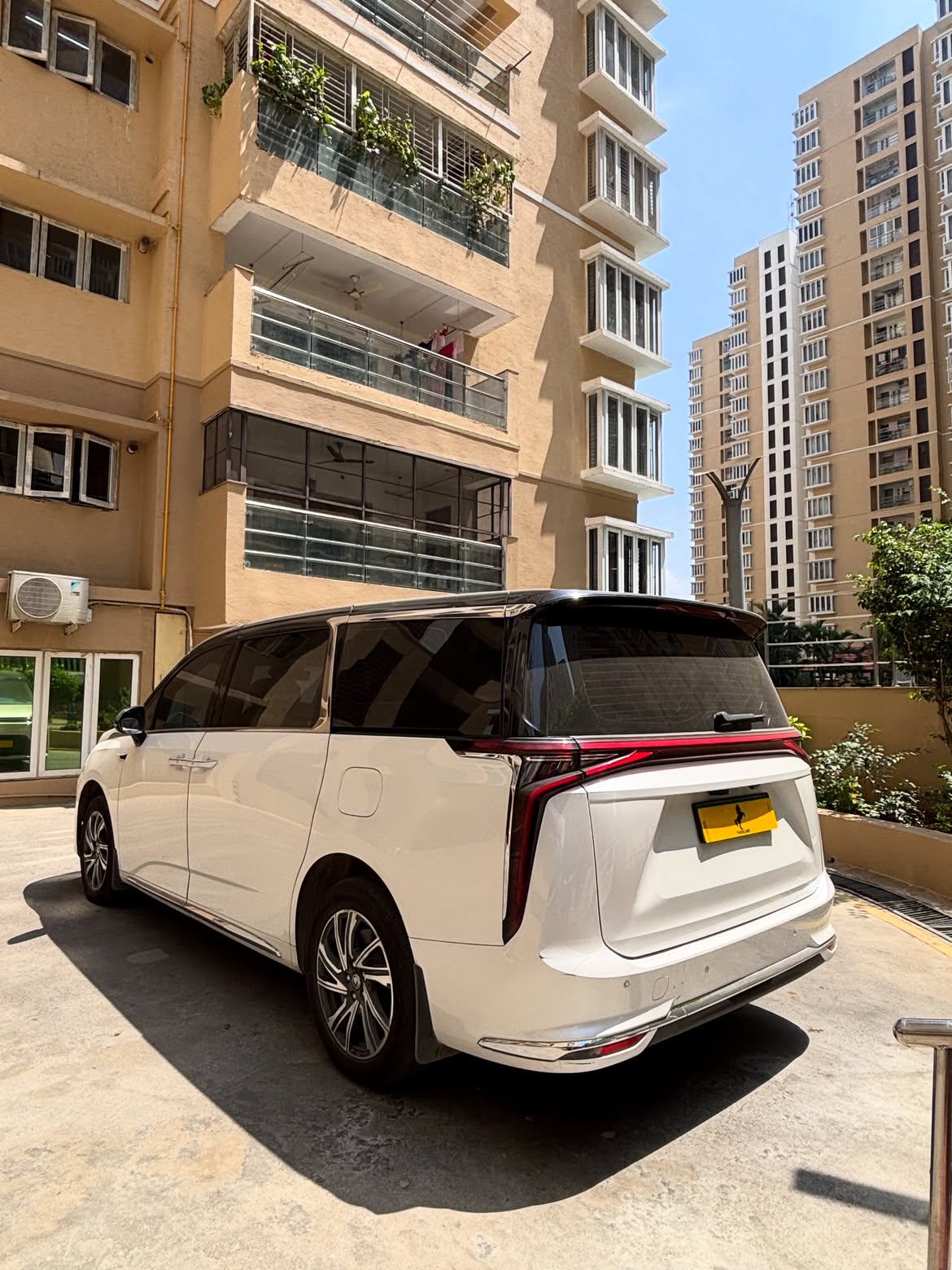 Used 2025 MG M9 M9 Presidential Limo for sale — photo 5 | UpcurvHub